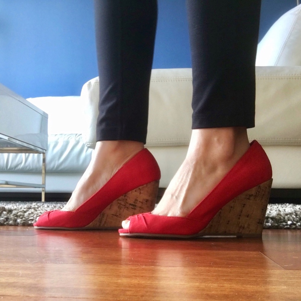 Rampage crimson red Kayson wedge heels sandals, 5.5 NWOT